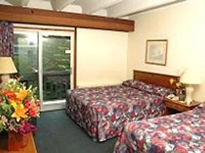 ** Мотель Banff Voyager Inn Канада