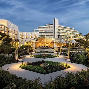 **** Hotel At Laurel Point Canada